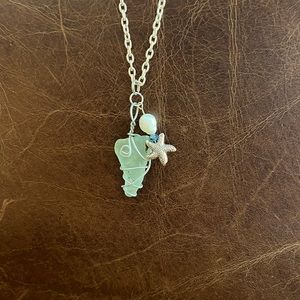 Wire wrapped SEAGLASS necklace with starfish & Pearl